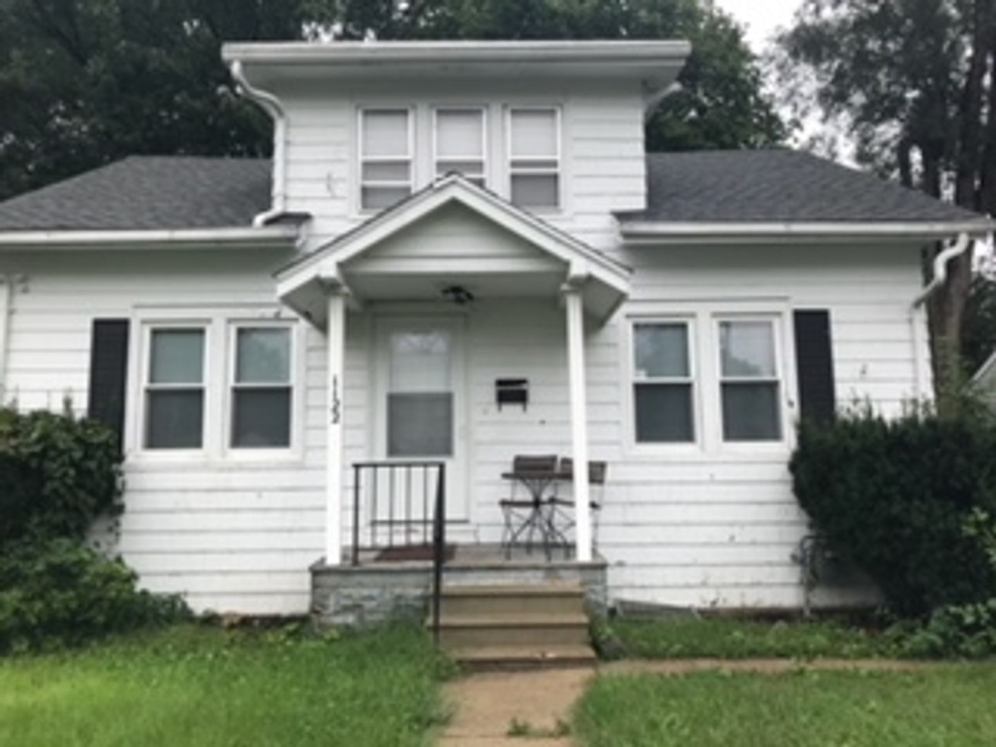 Waterloo House: 1122 Steely St