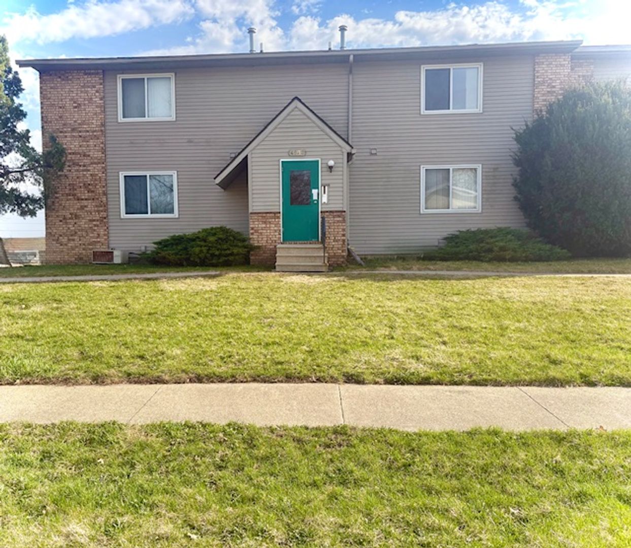 Waterloo Apartment: 4930 Dubois Dr