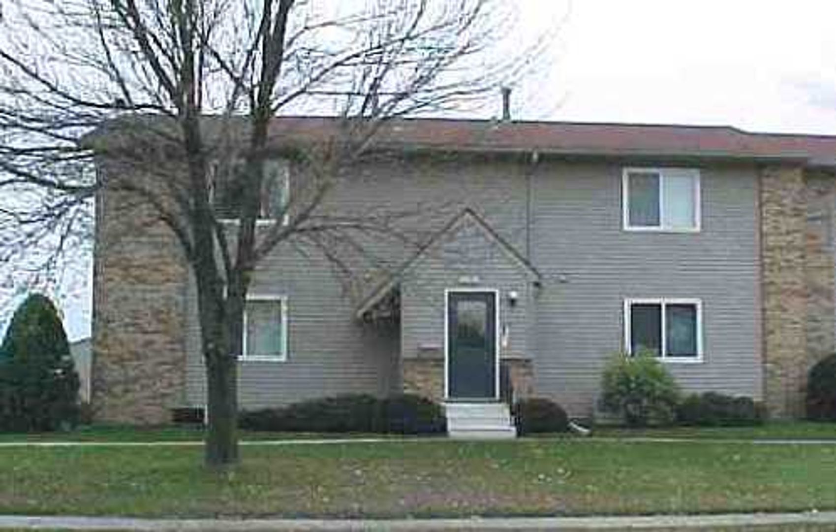 Waterloo Apartment: 4930 Dubois Dr