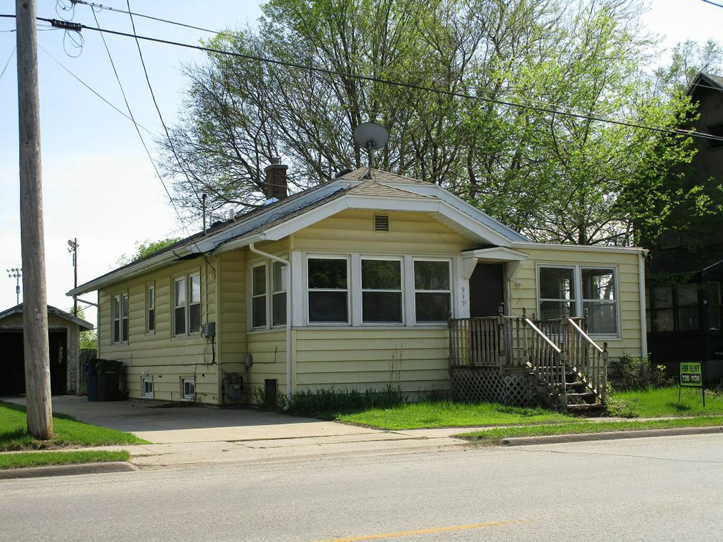 Waterloo House: 937 Conger St