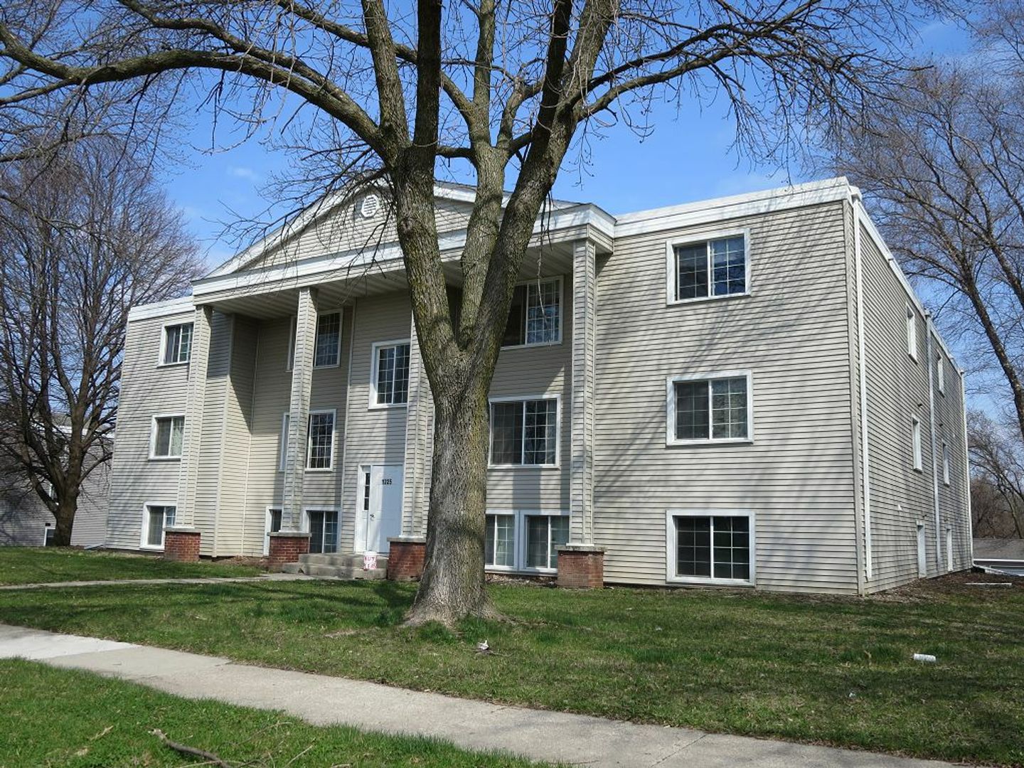 Waterloo Apartment: 1225 Langley Rd