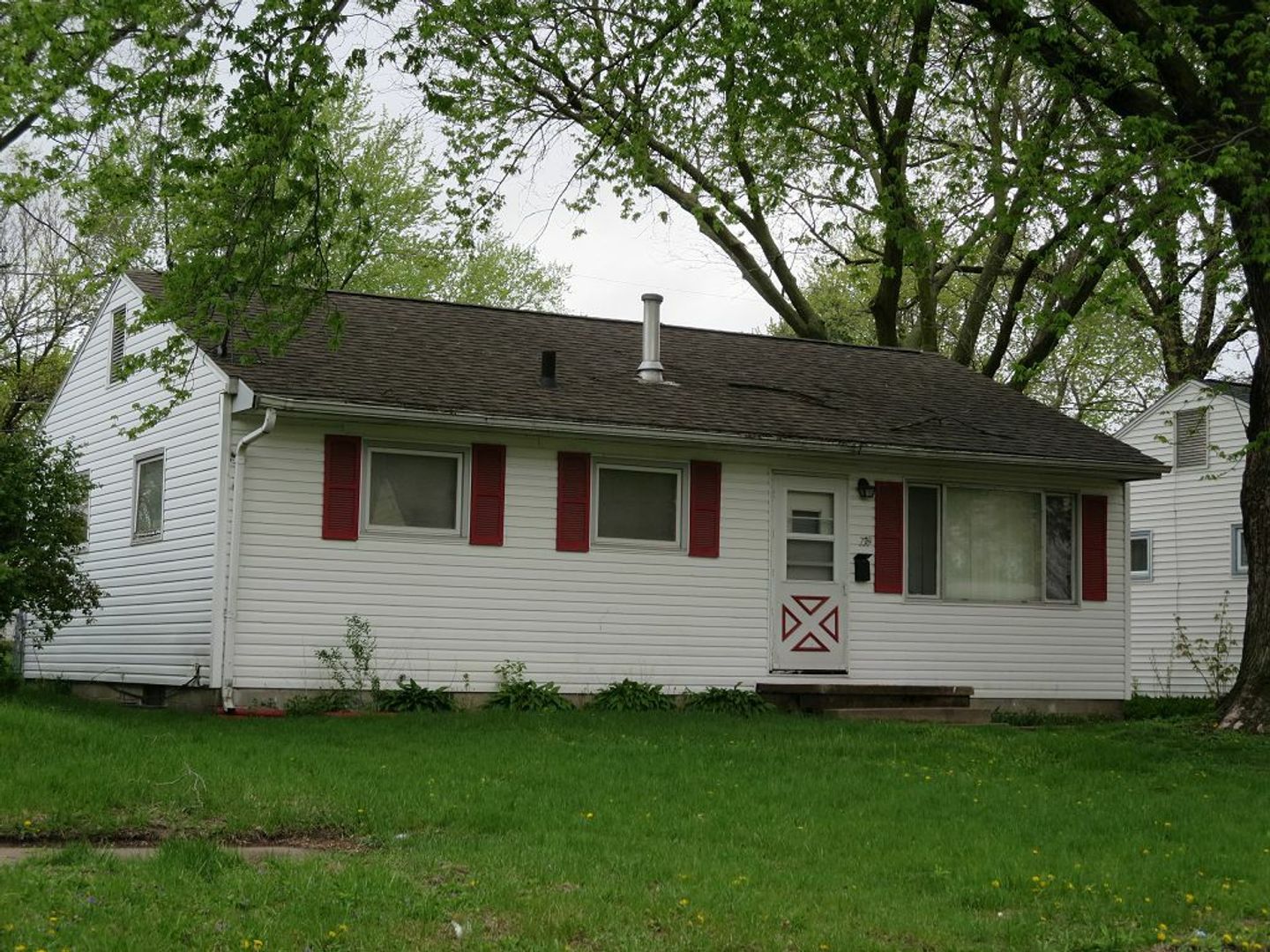 Waterloo House: 739 Sherman Ave