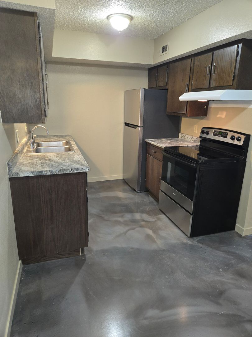 Waterloo Apartment: 1118 Tiffany Pl