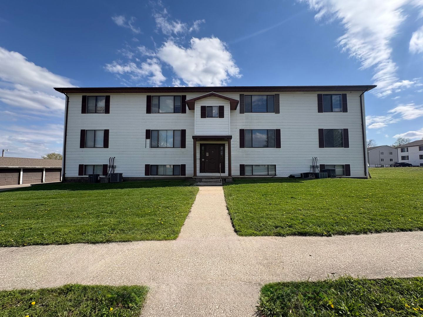 Waterloo Apartment: 3621 Sager Ave