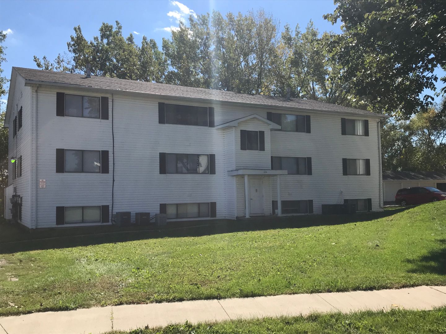 Waterloo Apartment: 1132 Tiffany Pl