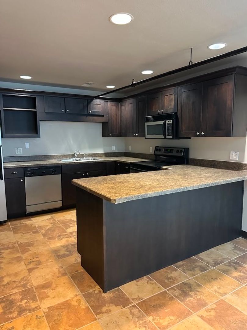 Waterloo Apartment: 308-340 Glencoe Ave