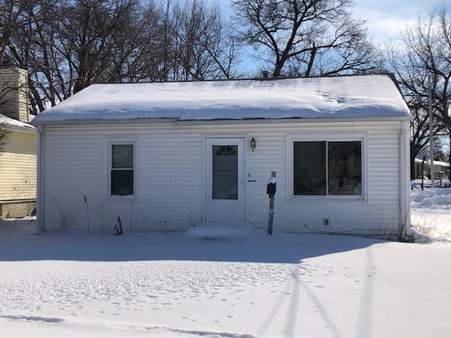 Waterloo House: 723 Hartman Ave