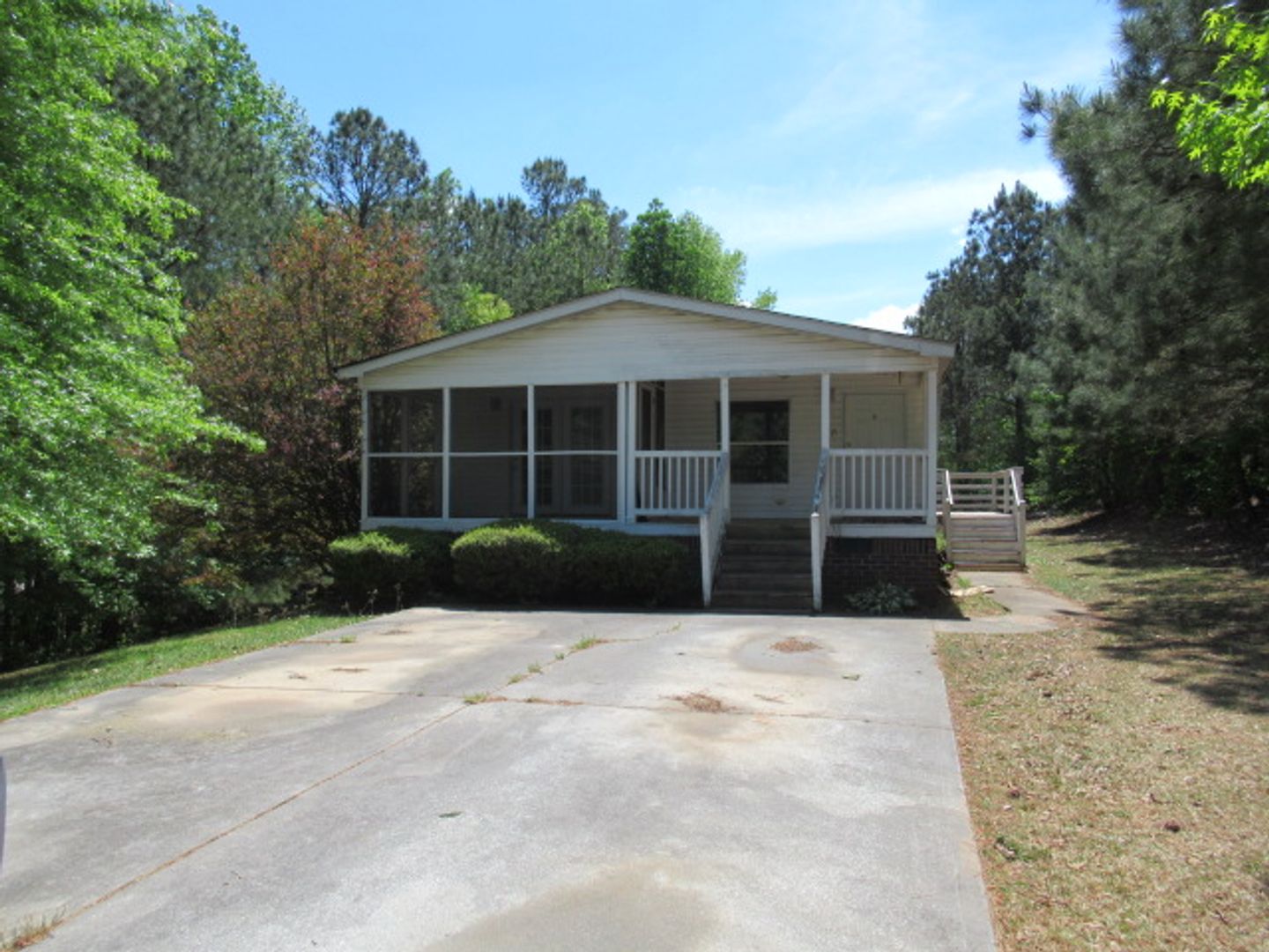 Carrollton House: 406 Crystal Drive