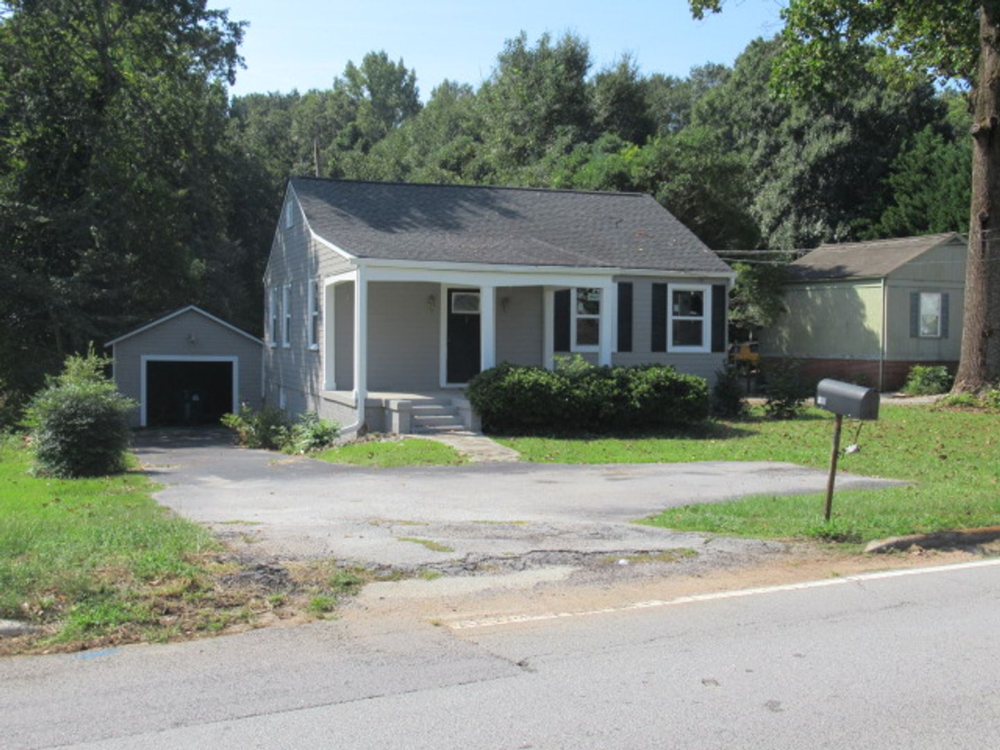 Carrollton House: 831 Cedar St