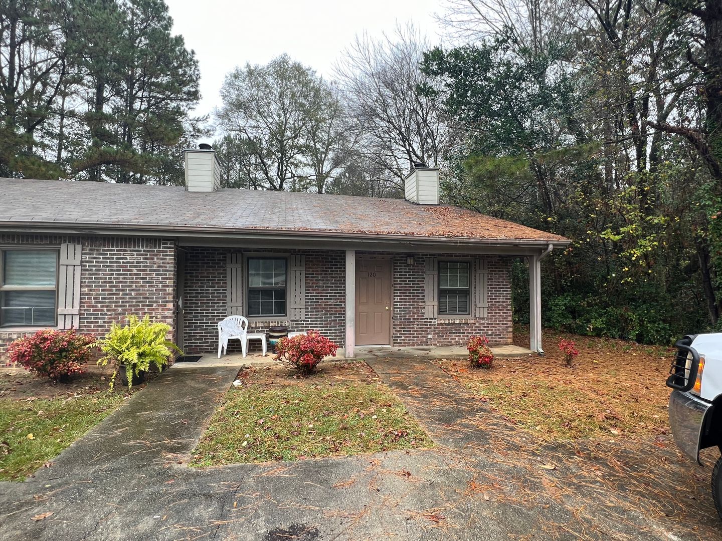 Carrollton House: 120 Mitchell Circle