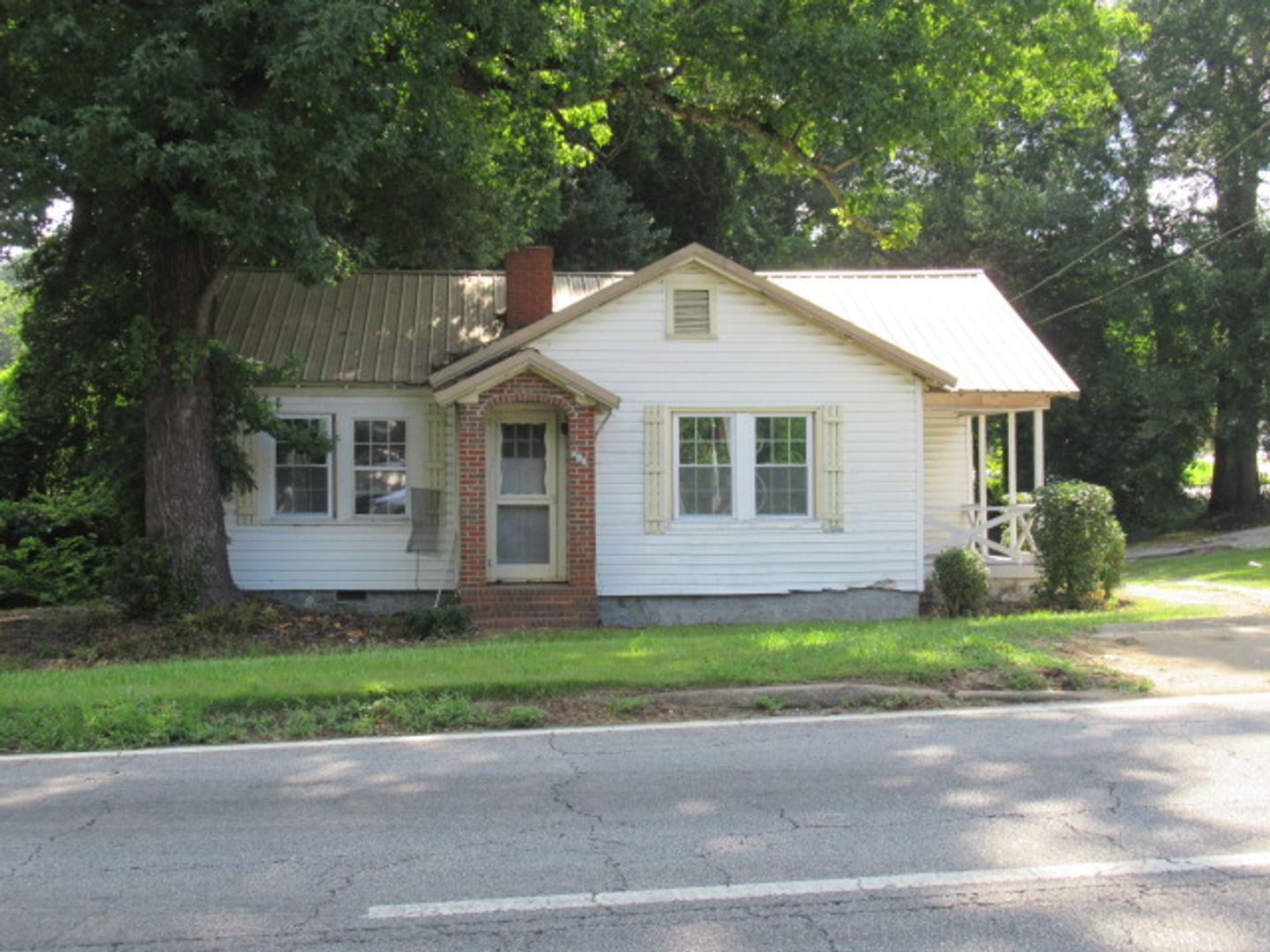 Carrollton House: 901 North Park St
