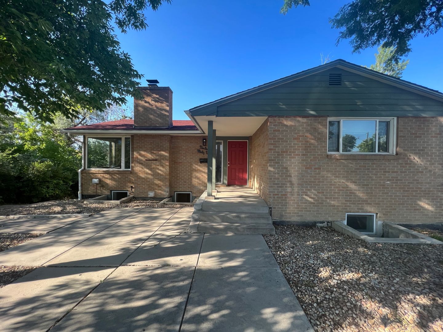 Boulder House: 1235 E. Ridge Ave