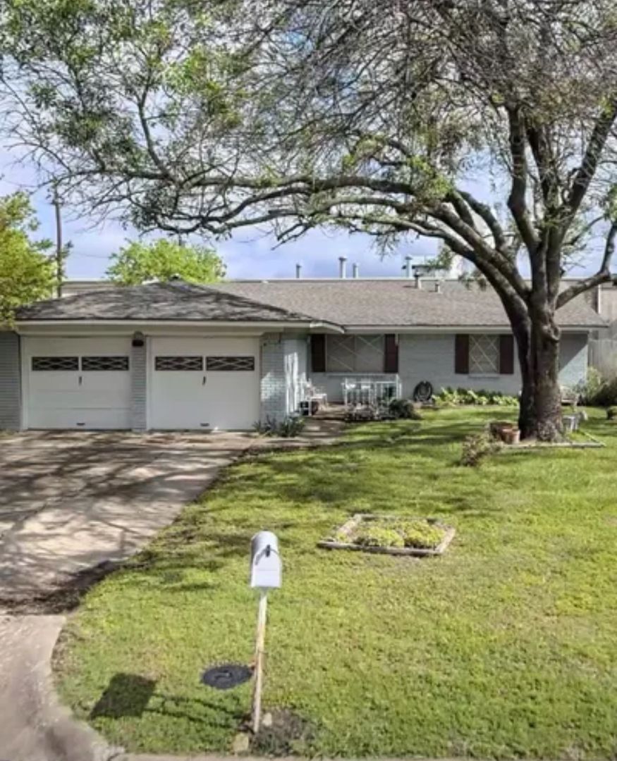 MCKINNEY House: 1115 WESTMORELAND DRIVE