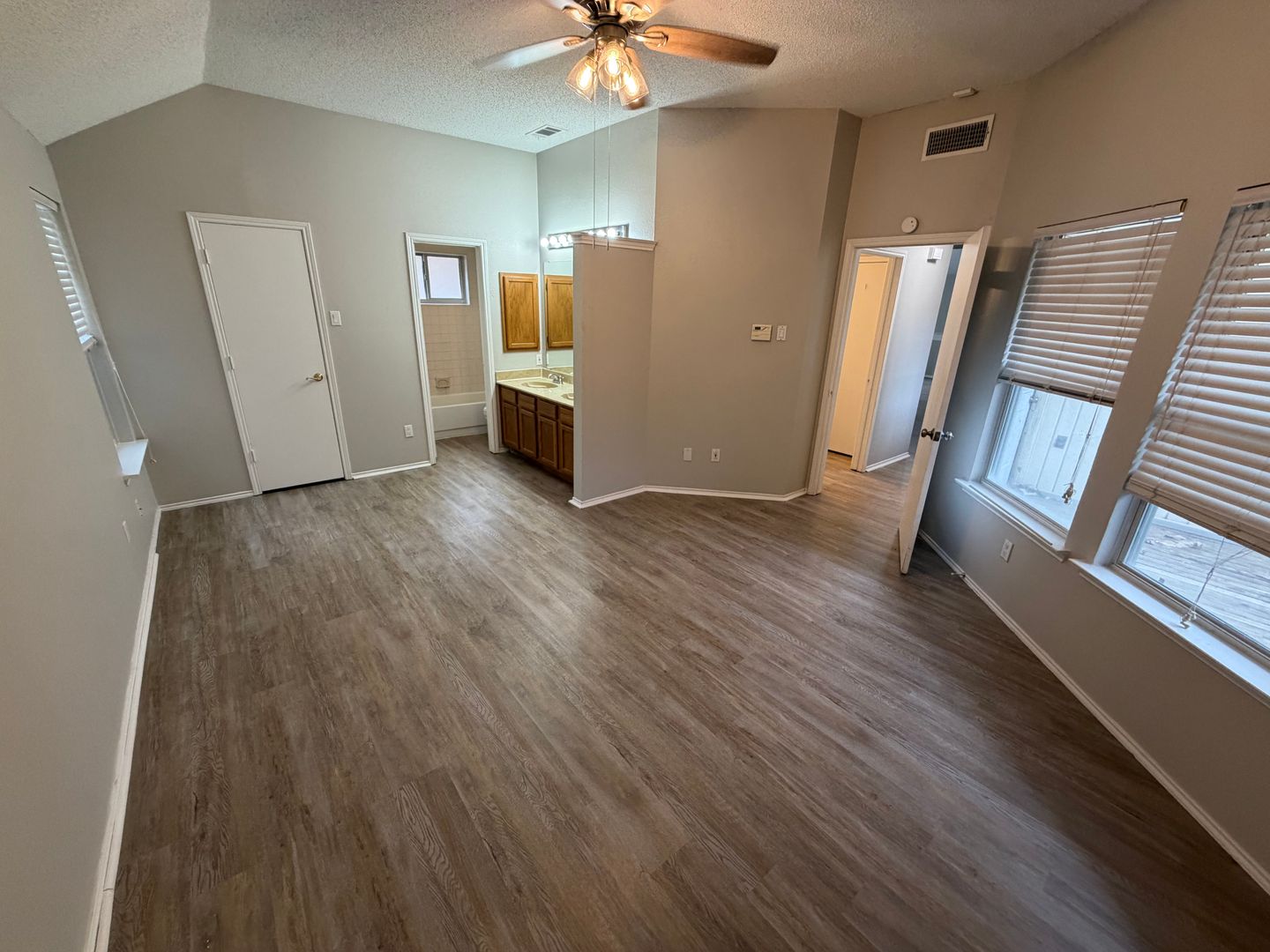 MESQUITE House: 1519 WINDMILL LN