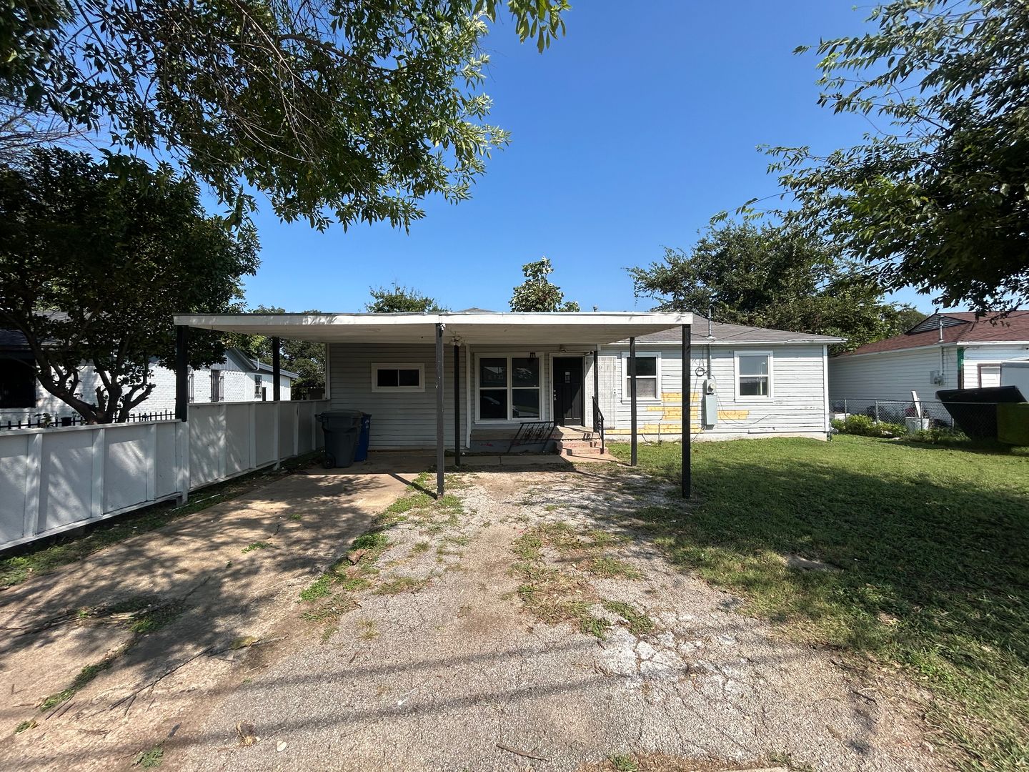 DALLAS House: 2919 N EL CENTRO WAY