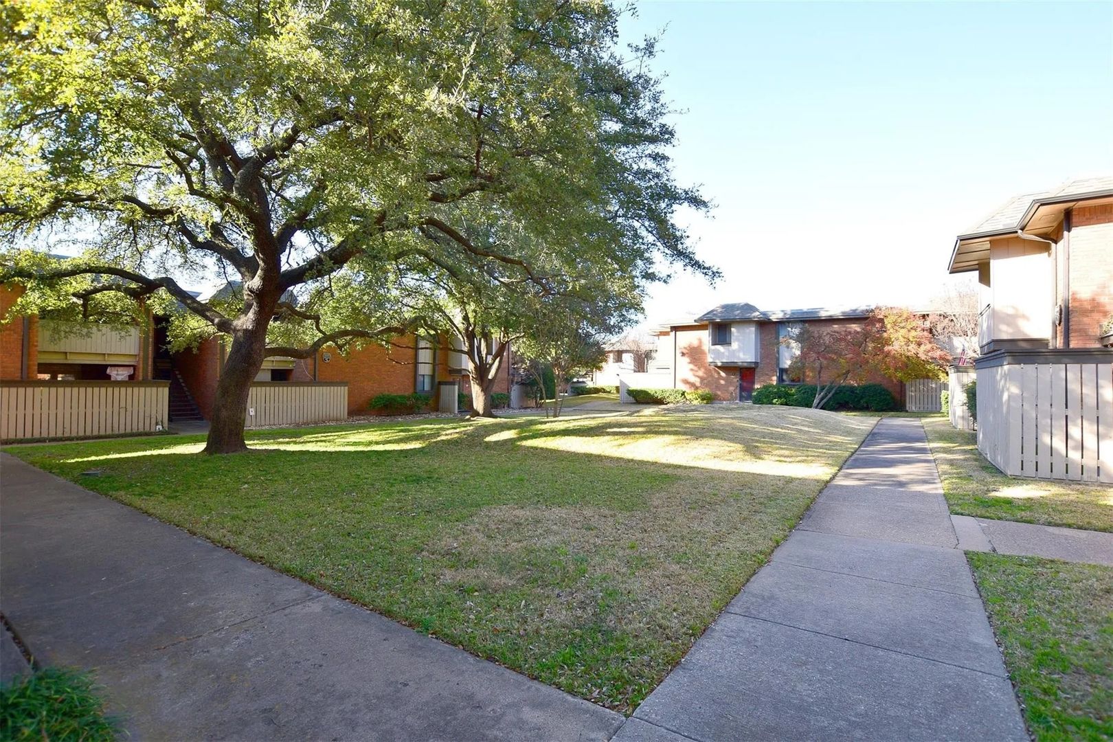DALLAS House: 2809 RIO BRANCO STE D-204