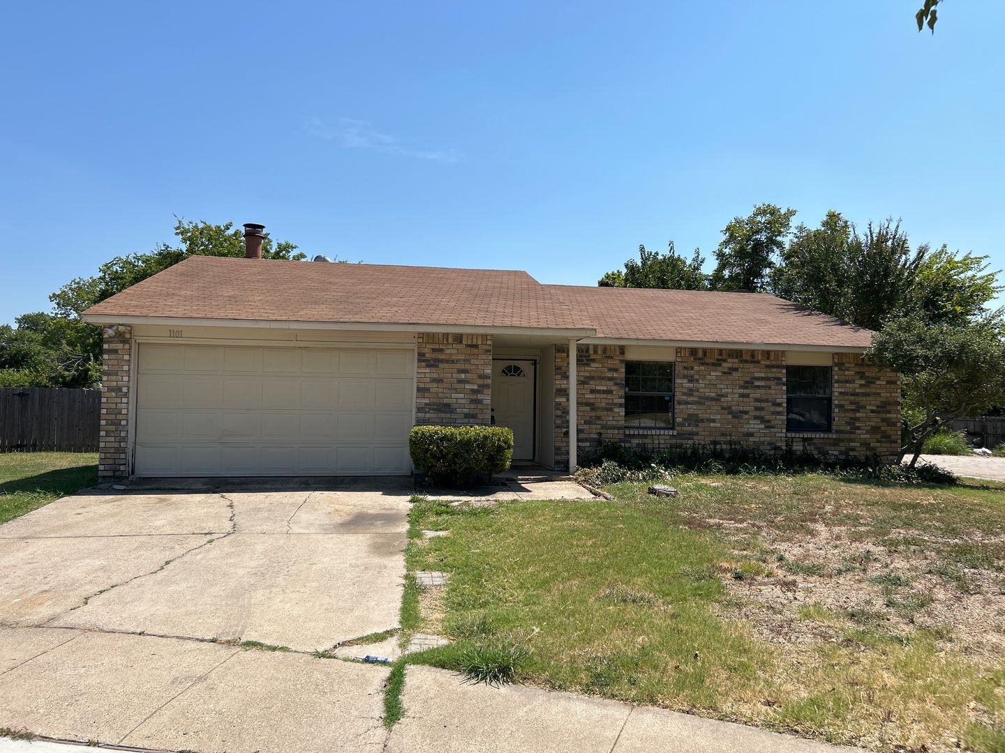 GRAND PRAIRIE House: 1101 INDEPENDENCE TRAIL