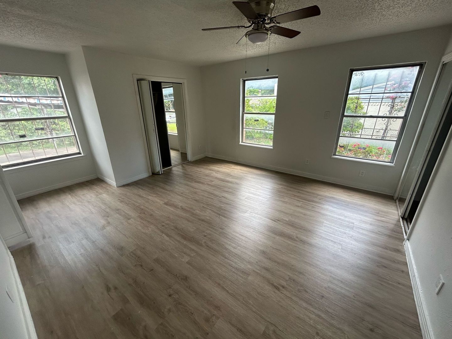 DALLAS House: 2129 E ILLINOIS AVE