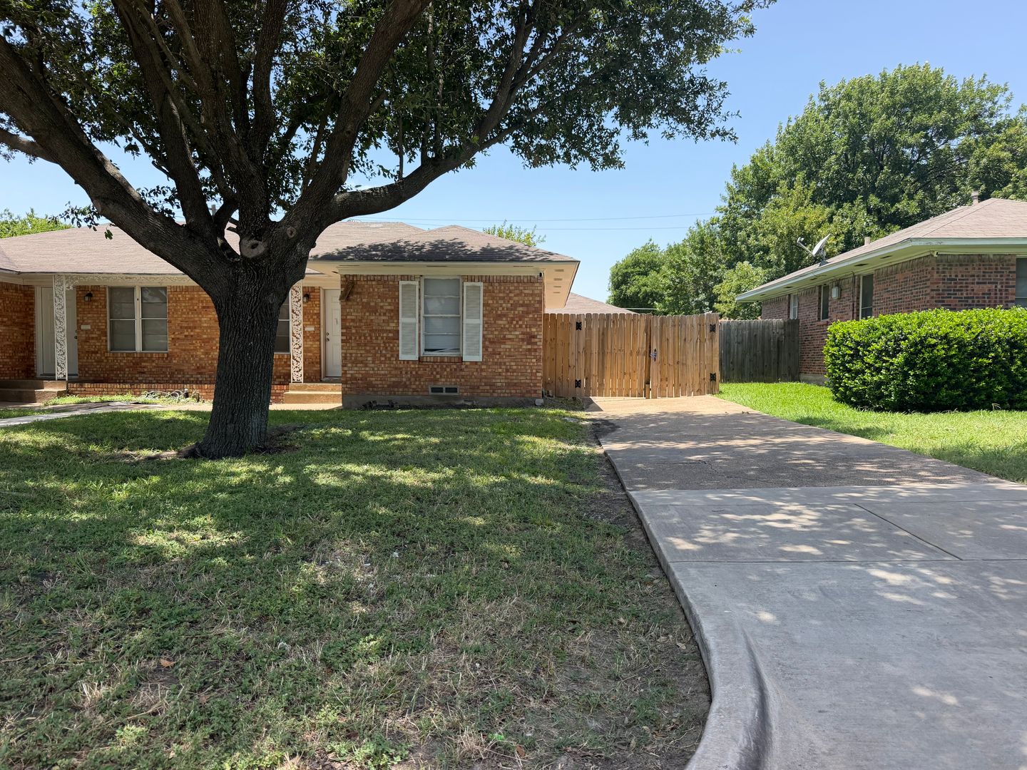 MESQUITE House: 2311 MEADOW LN