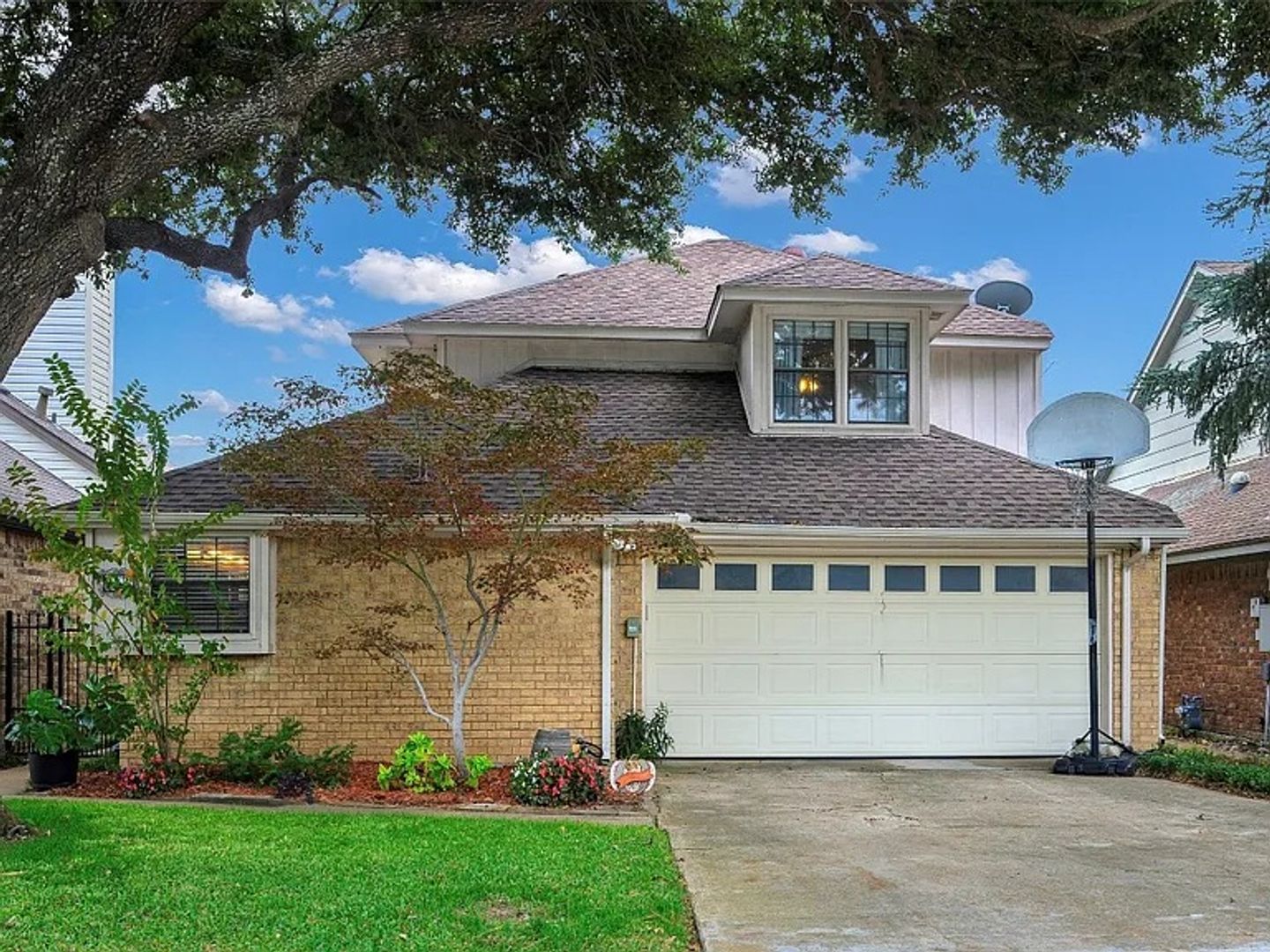 GARLAND House: 546 BRIARCLIFF DR
