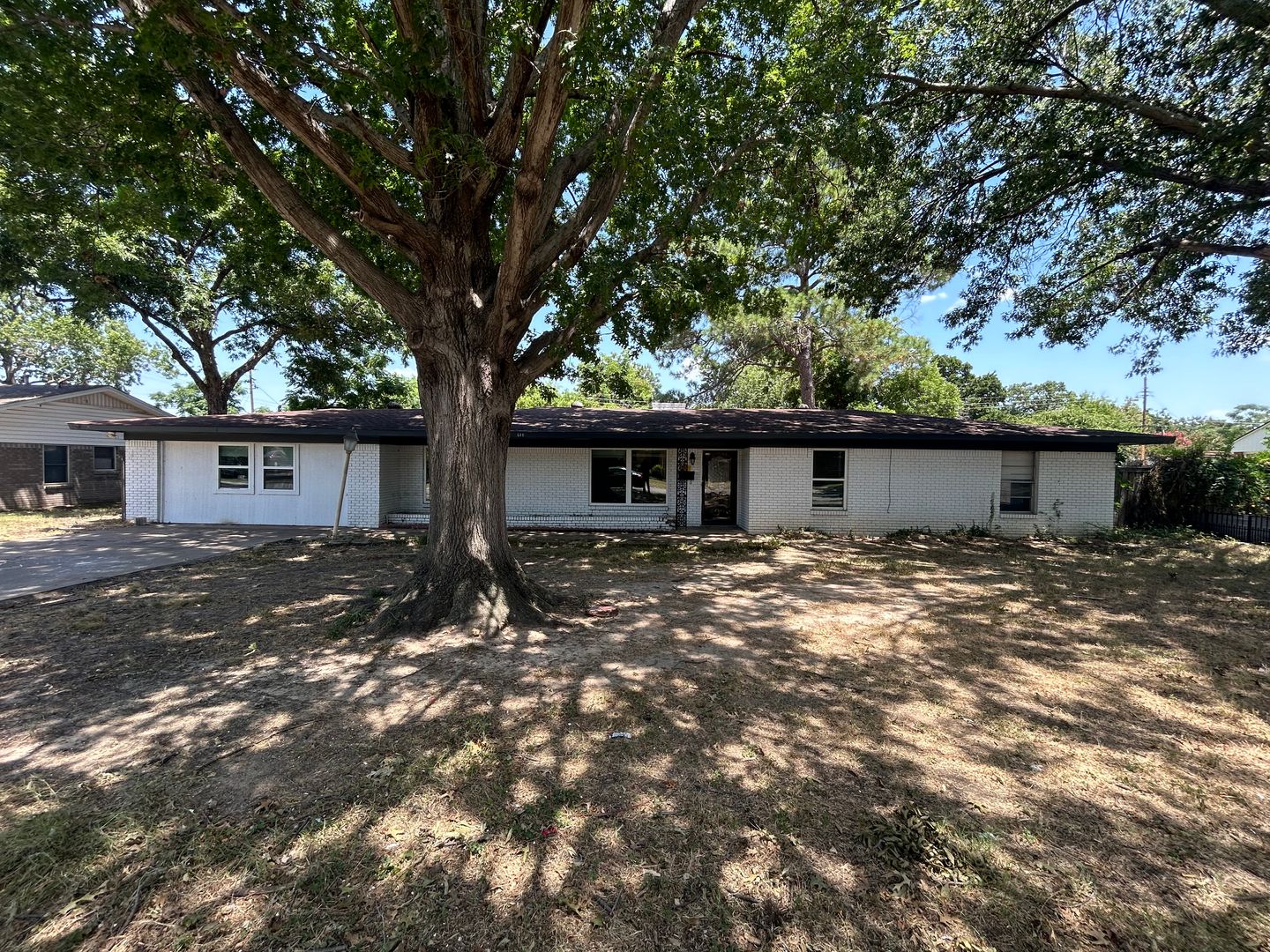 IRVING House: 618 KINGSTON DR