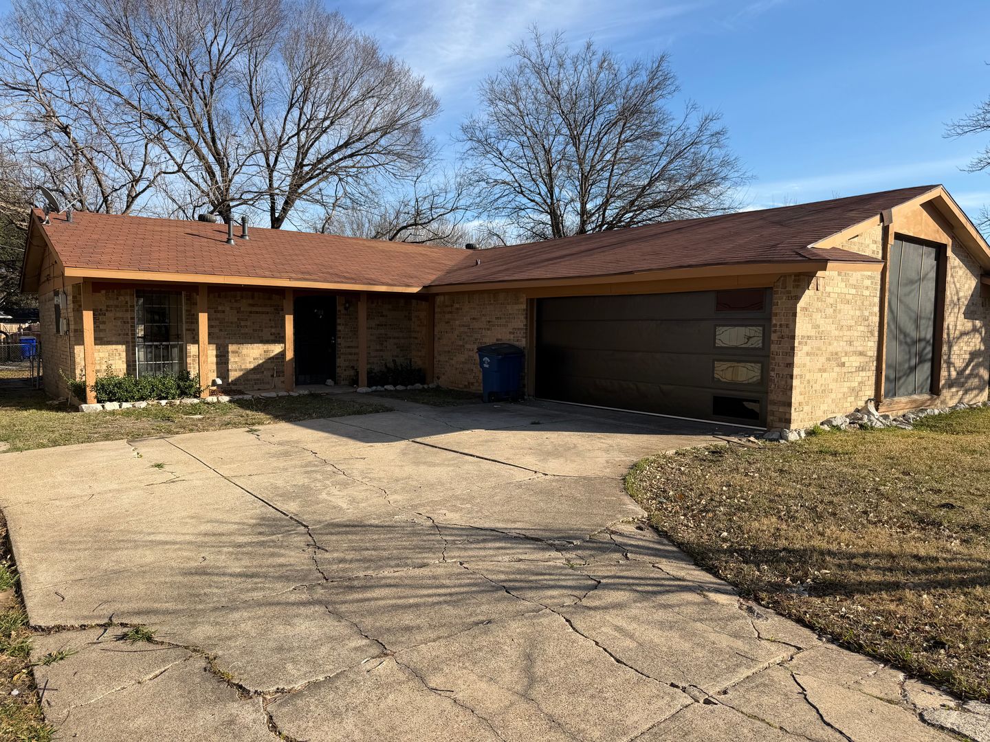 DALLAS House: 2722 N SAINT AUGUSTINE DR