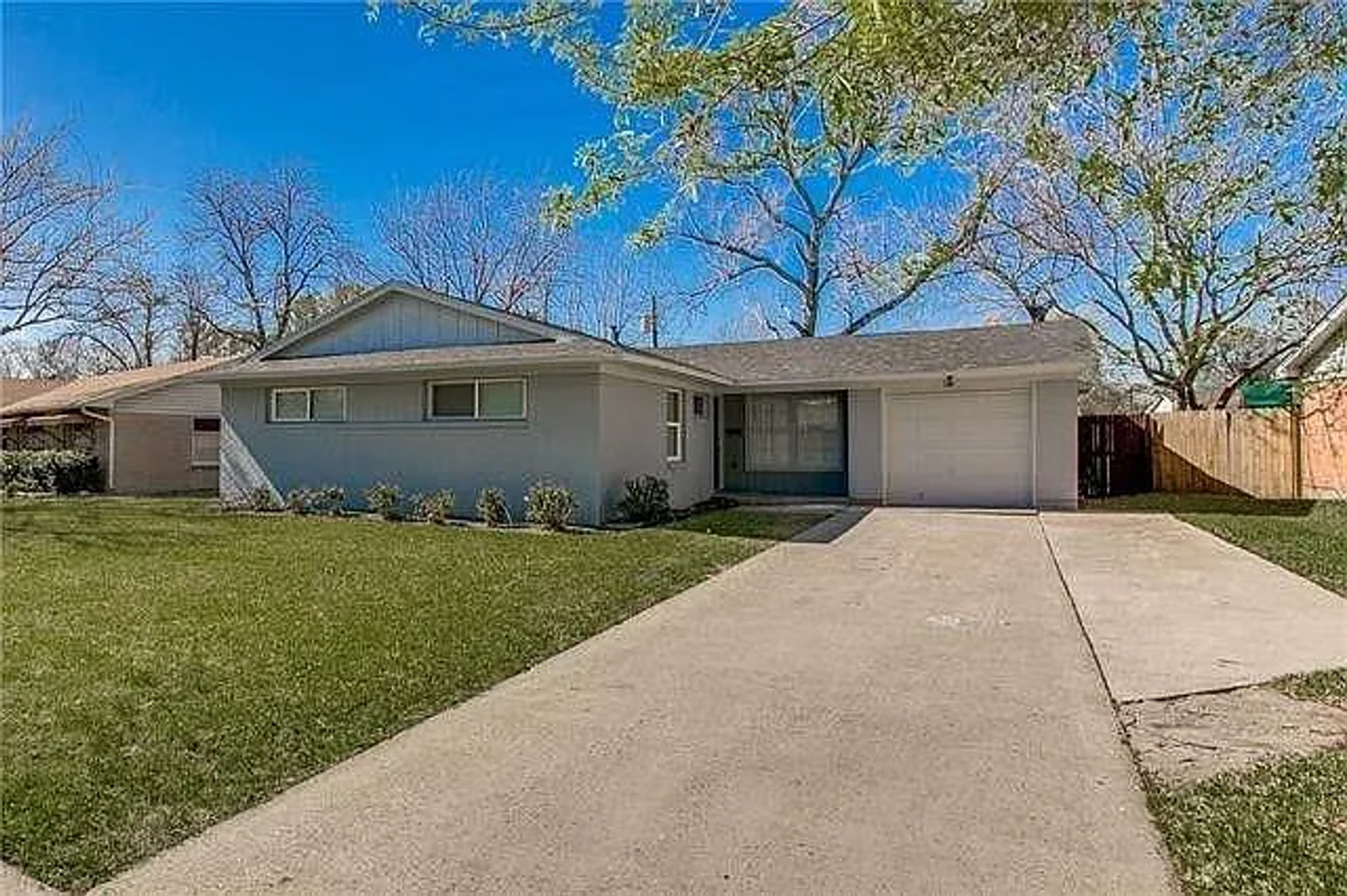 FARMERS BRANCH House: 13375 GLENSIDE DR