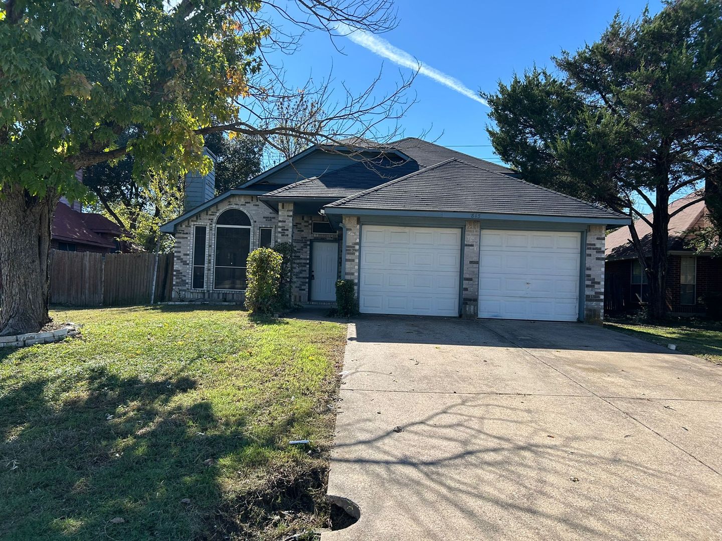 CEDAR HILL House: 815 SHADY BROOK LN