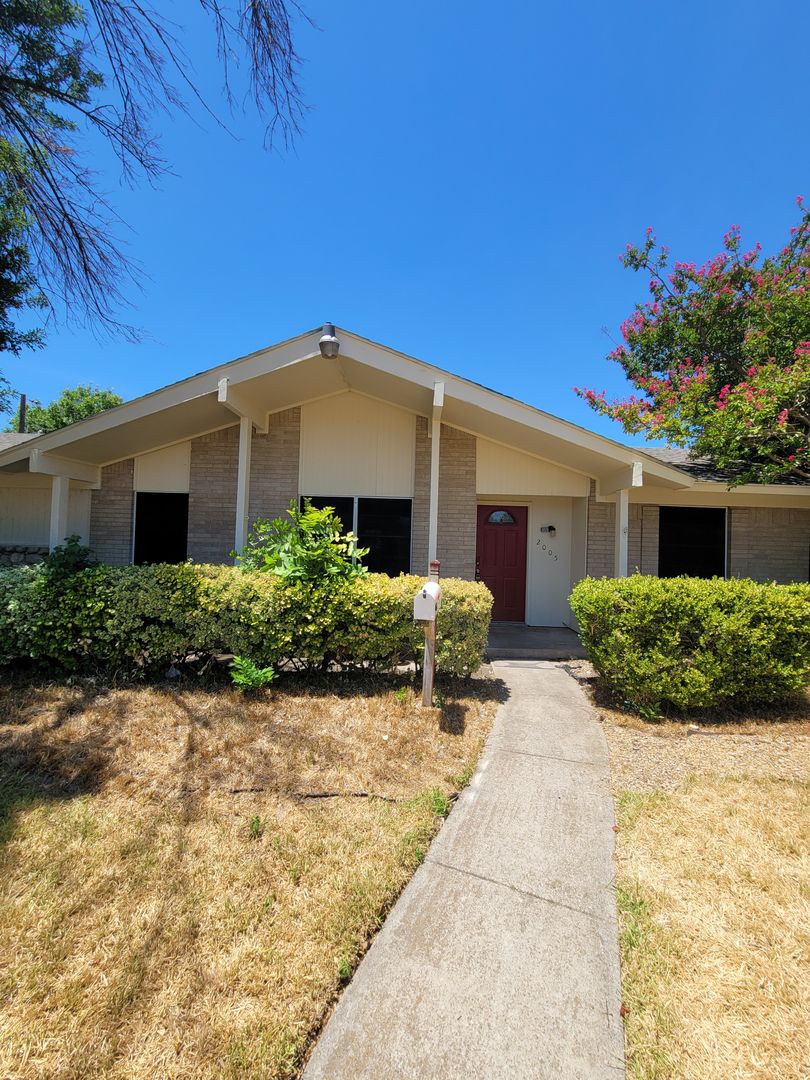 MESQUITE House: 2005 BAMBOO ST