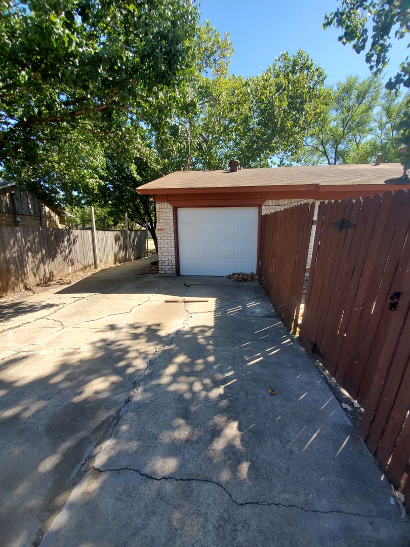 MESQUITE House: 3025 LAMBERT DR