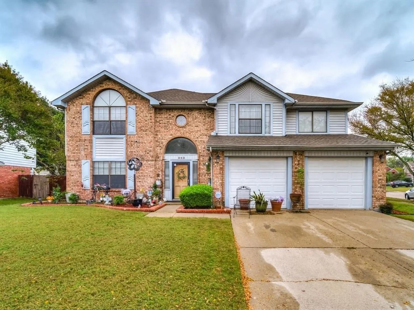 GRAND PRAIRIE House: 303 HOPEWELL ST