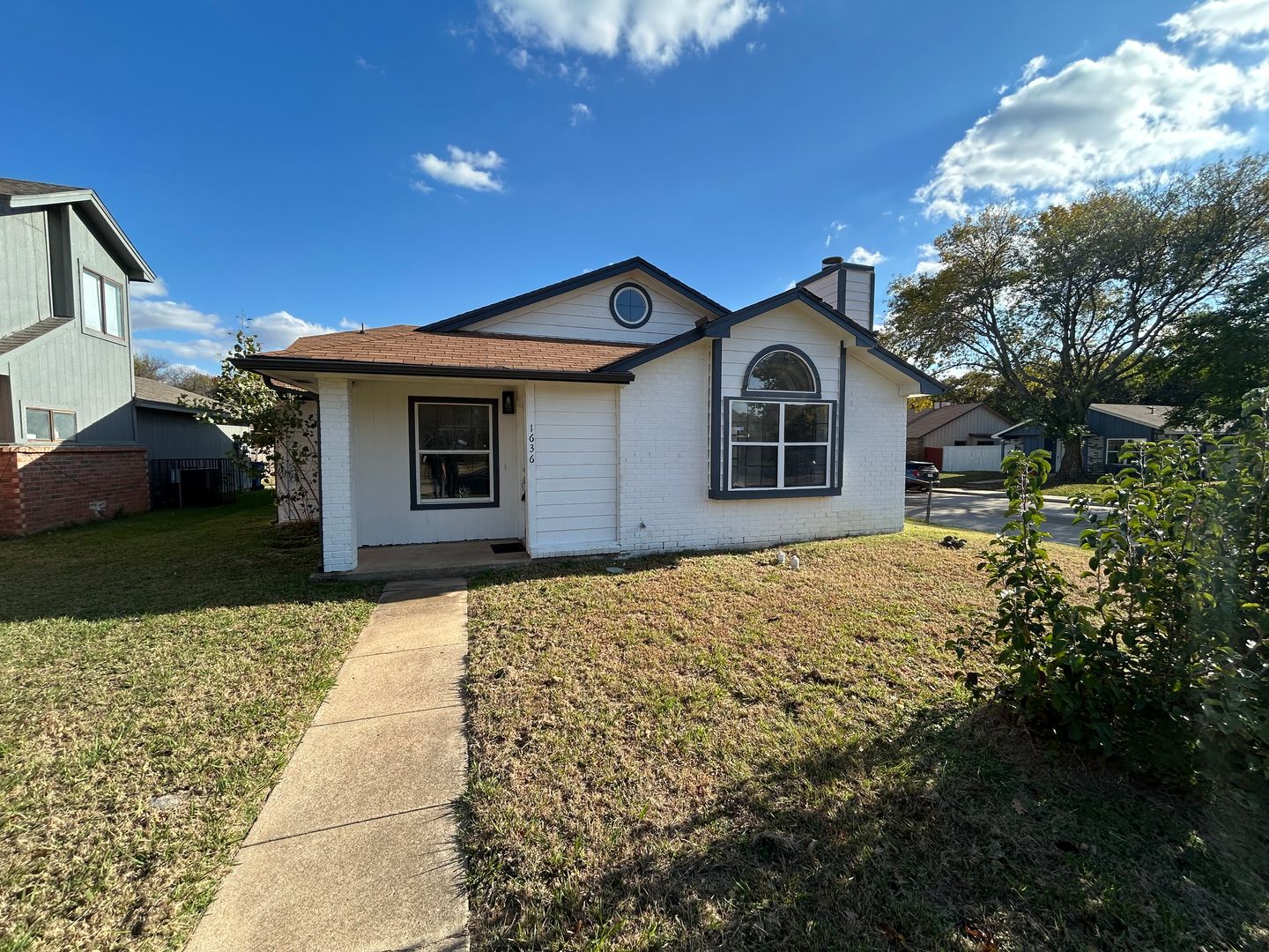 DALLAS House: 1636 THOMASWOOD LN