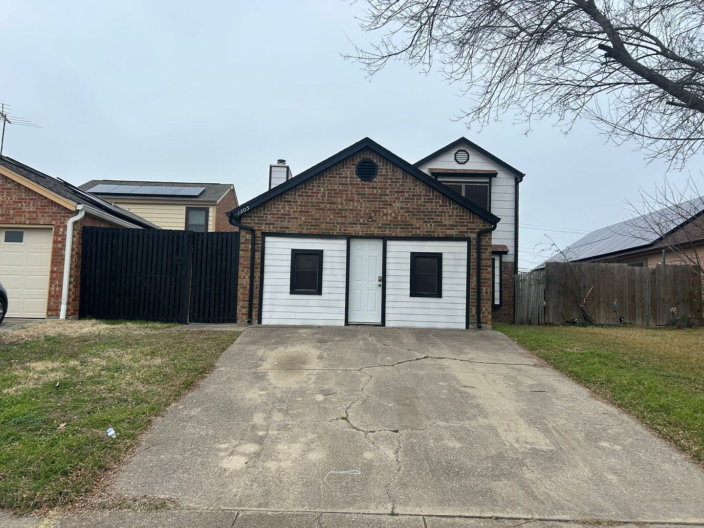 IRVING House: 1305 WHITE LAKE DR