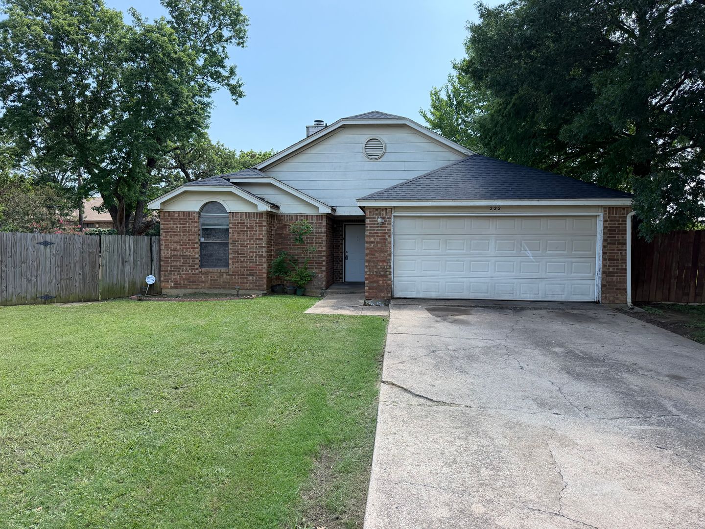 IRVING House: 222 LYDIA CIRCLE
