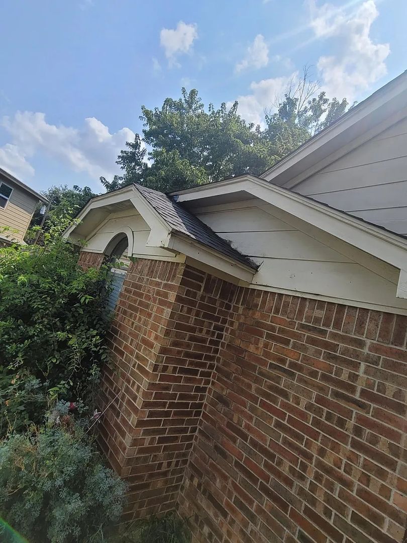 IRVING House: 222 LYDIA CIRCLE