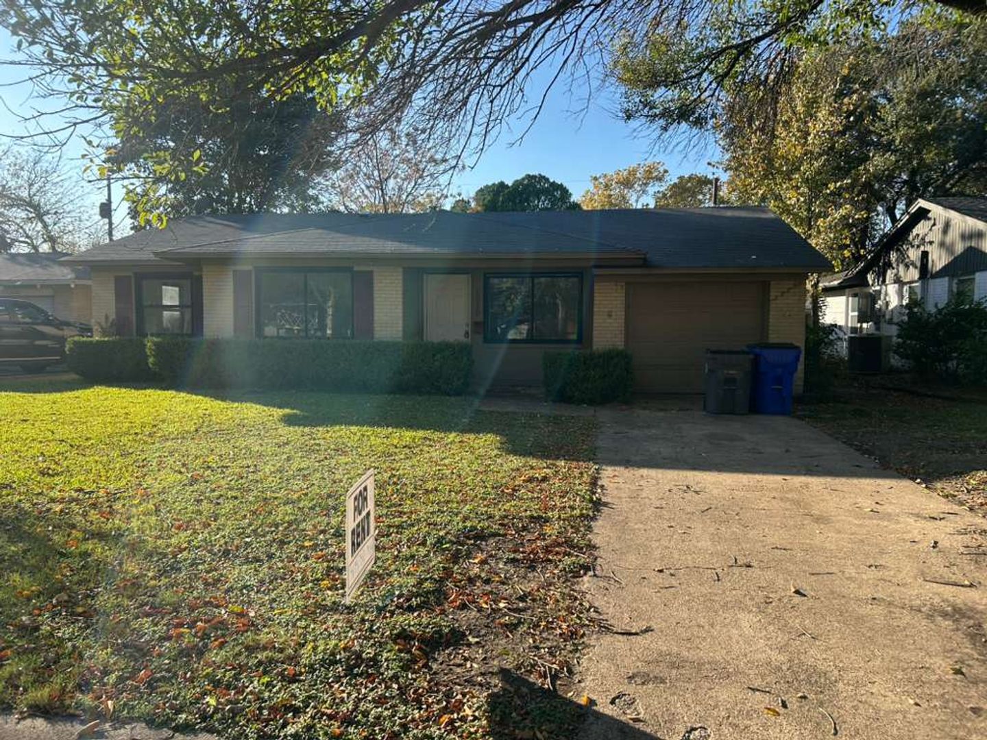 FARMERS BRANCH House: 13429 CHALLABURTON DR