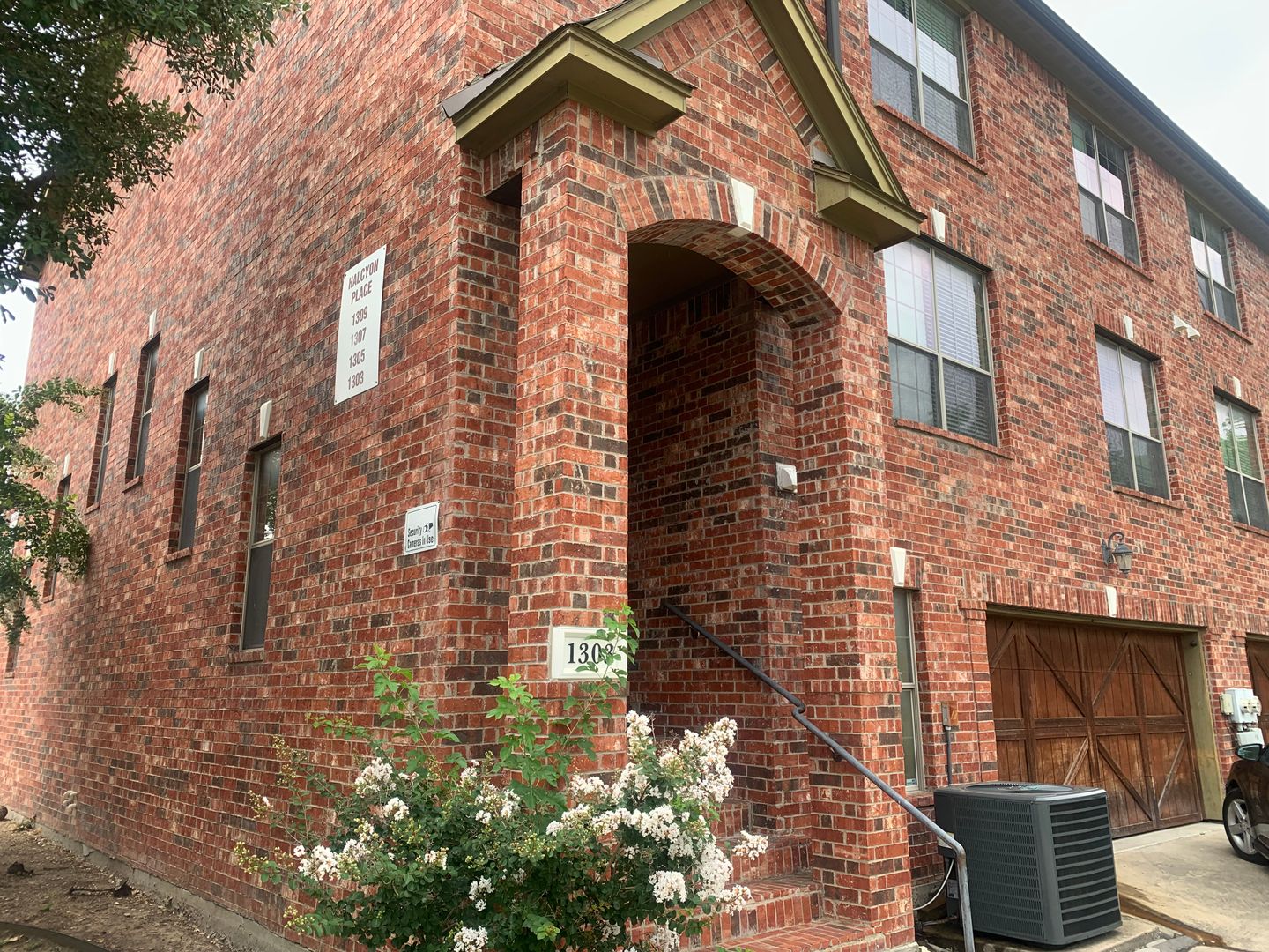 DALLAS House: 1303 HALCYON PLACE