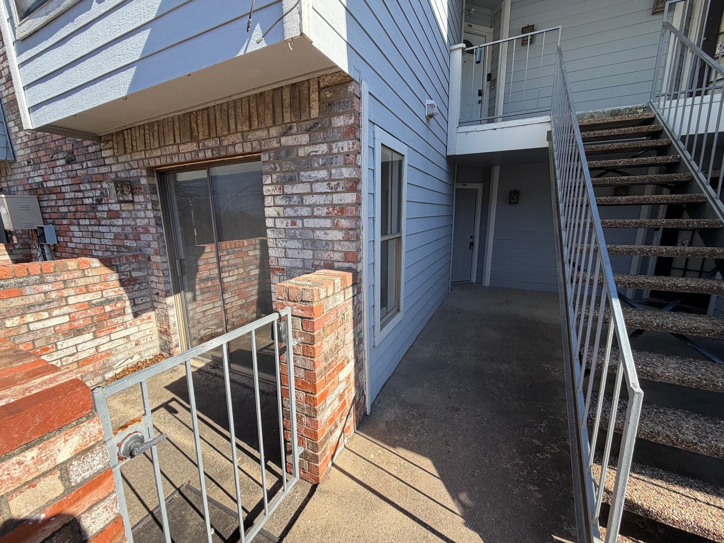 IRVING House: 3414 COUNTRY CLUB DR W, APT# C-134