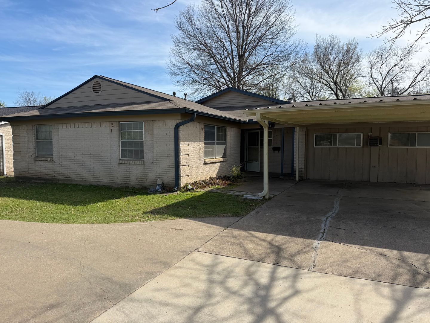 IRVING House: 2536 W ROCHELLE RD