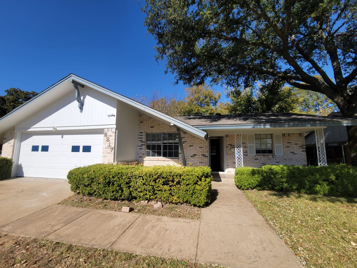 IRVING House: 2217 DRUID DR