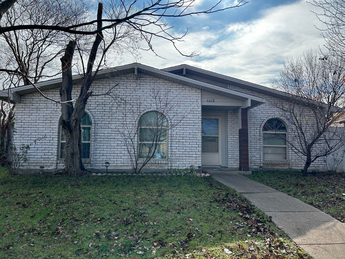 GRAND PRAIRIE House: 2005 CLARK TRL