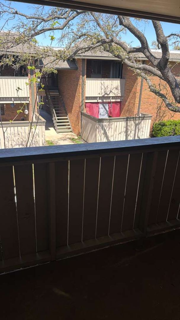 DALLAS House: 2809 RIO BRANCO STE D-204