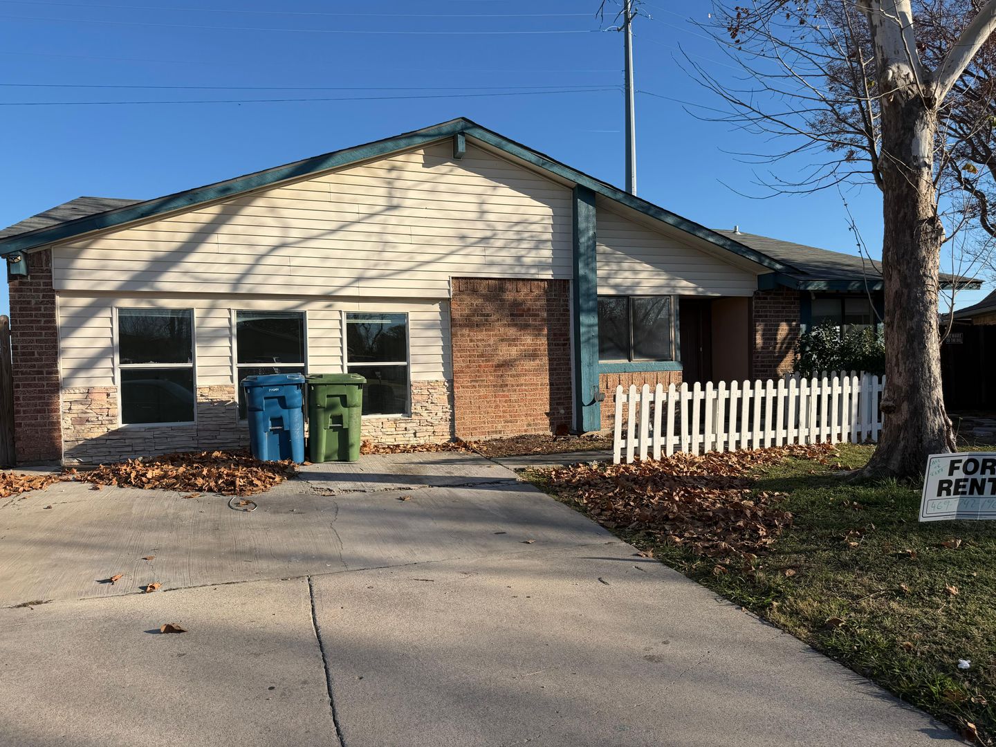 CARROLLTON House: 2320 MONTCLAIR CIR