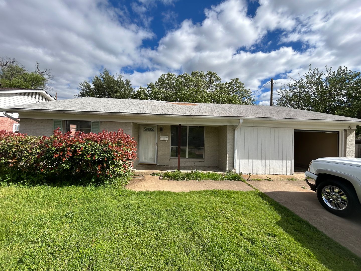 IRVING House: 2750  RIDGEWOOD ST