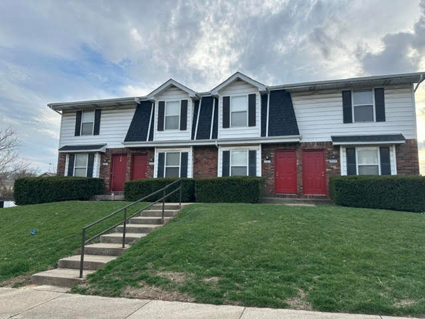 Saint Charles Apartment: 2483-2489 Falcons Way