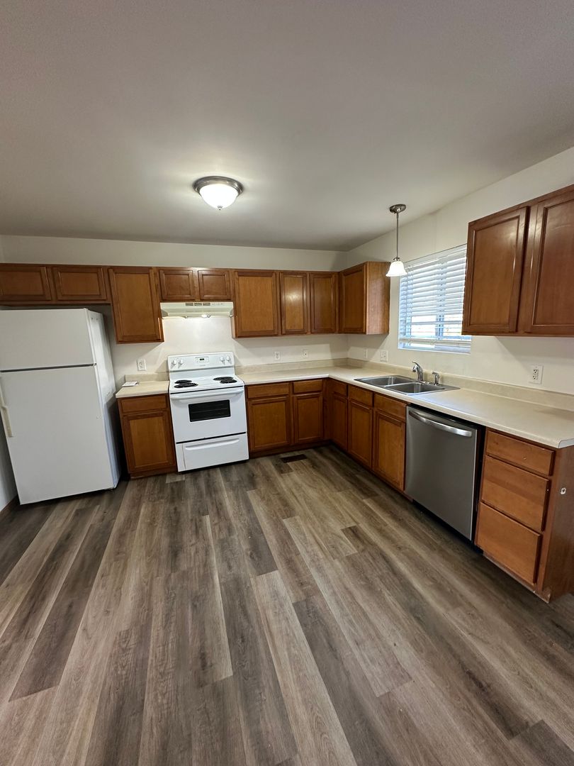 Moscow Mills Apartment: 229-235 Truman Ct.