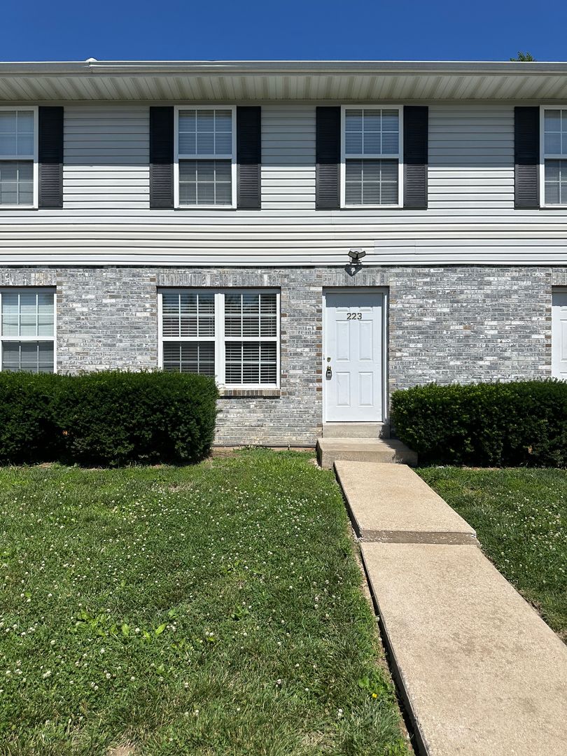 Moscow Mills Apartment: 221-227 Truman Ct.