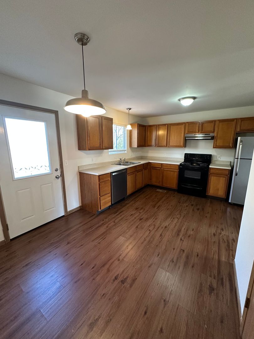 Moscow Mills Apartment: 229-235 Truman Ct.