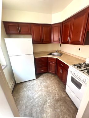1 Bed 1 Bath Rental at 4750 Centre Ave, Pittsburgh, PA – photo 1