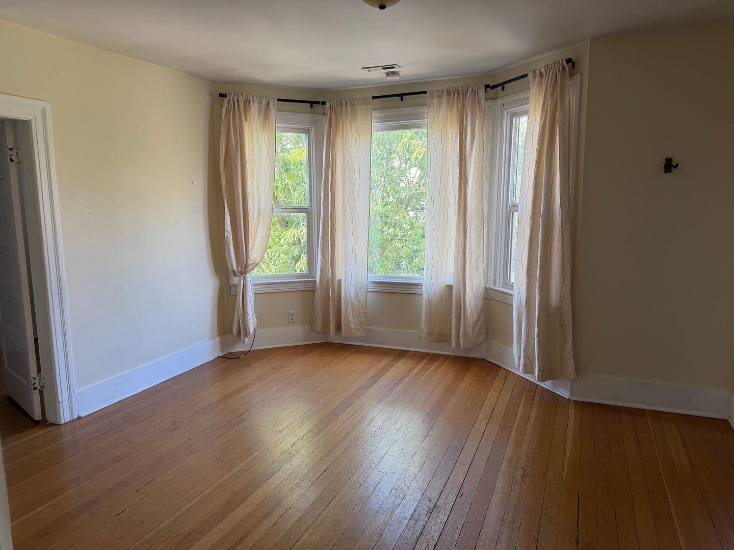 Seattle Apartment: 208-216 10th Ave